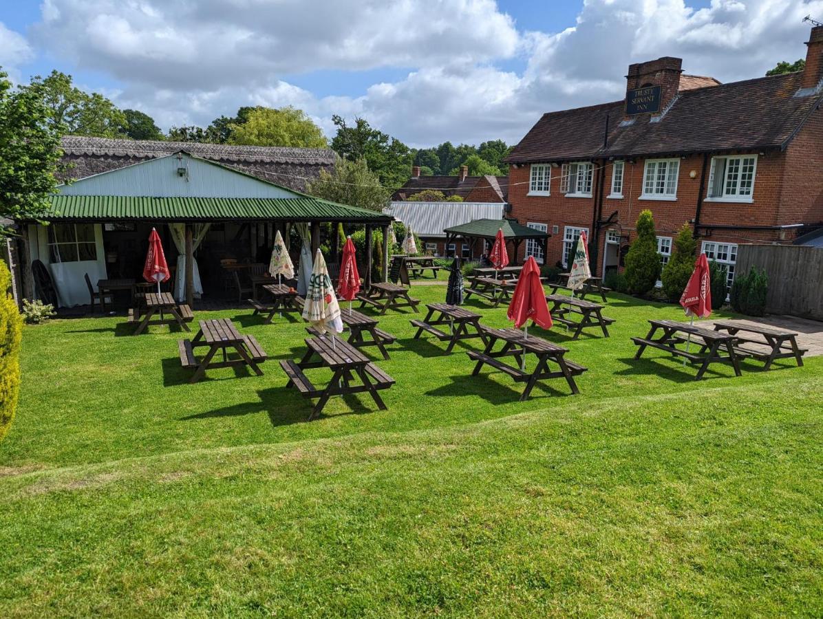 The Trusty Servant Inn Lyndhurst Exteriér fotografie